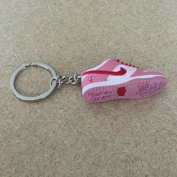 Keychain✨ - Picture 3 of 6